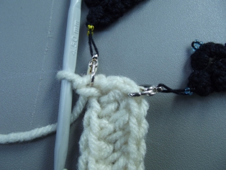 Make and Mark First Stitch in Next Round