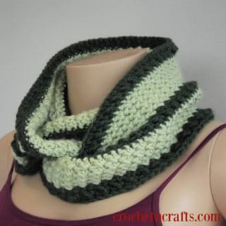 Easy Crochet Cowl Pattern Wrapped Around for a Cozy Neckwarmer
