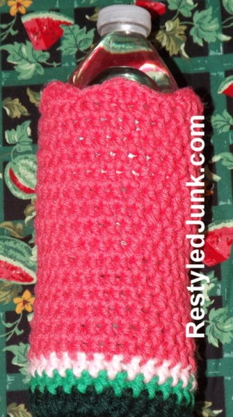 Here the water bottle holder is almost complete. All you need now is the edging and a handle.