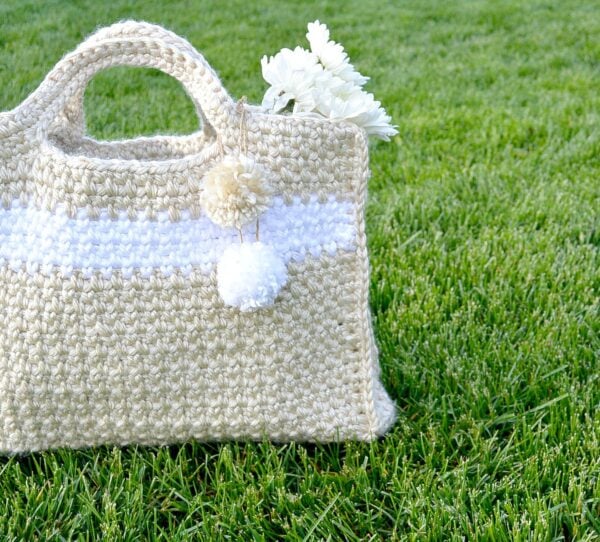 Big Easy (and stylish) Crochet Bag Pattern by Mama In A Stitch