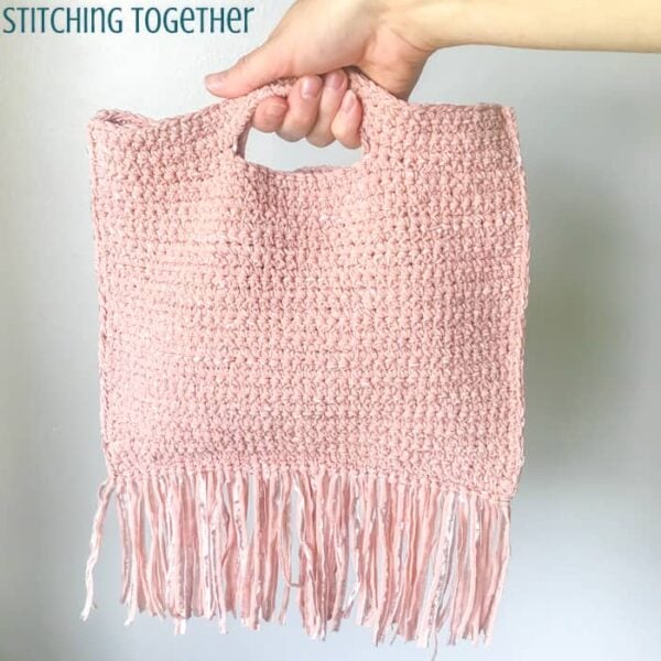 Night Out Bag – Easy Crochet Mini Purse Pattern by Stitching Together