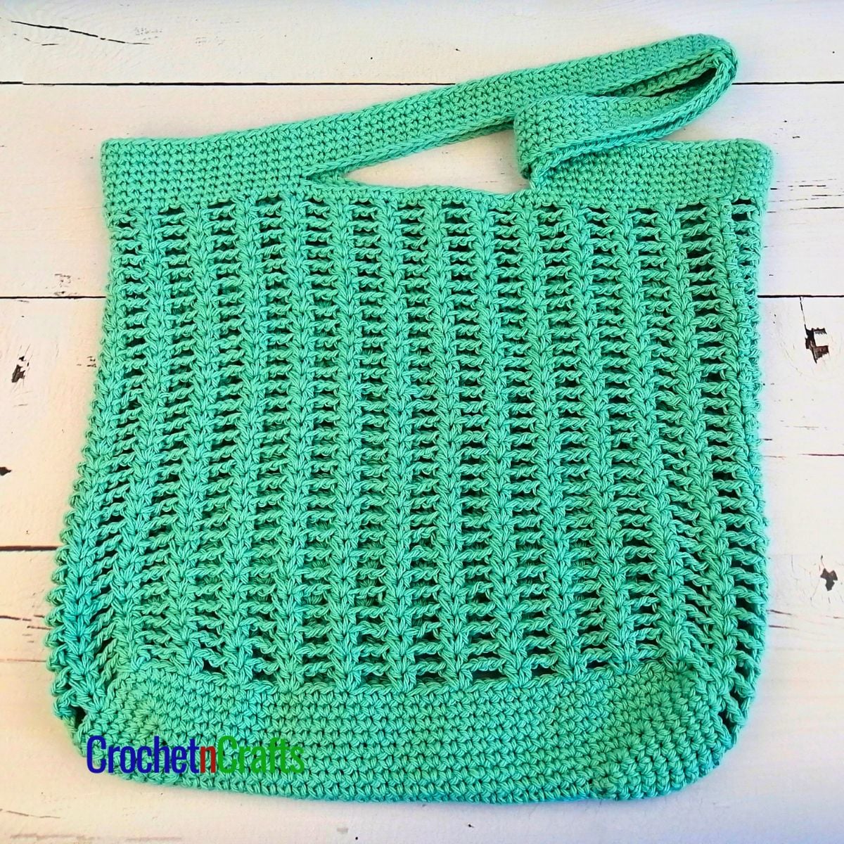 The pretty simple chains shoulder bag laid flat.