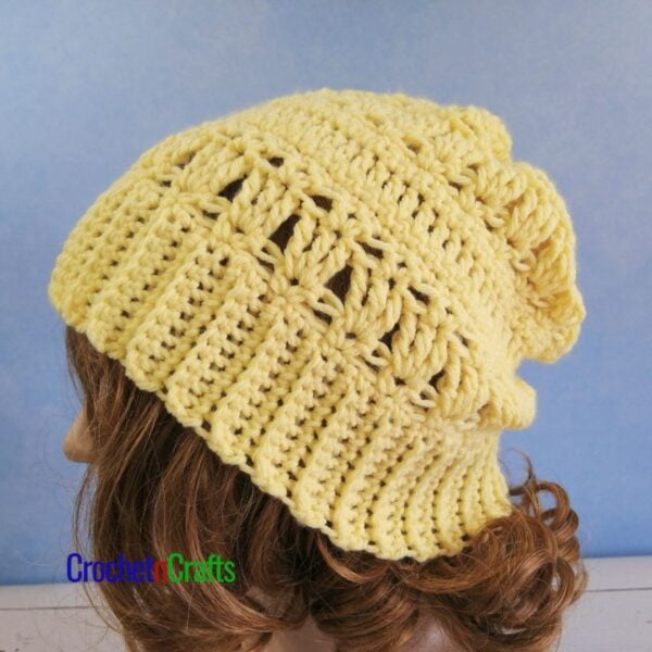 Quick-Crochet-Hat-Pattern-Valencia worn on a mannequin.